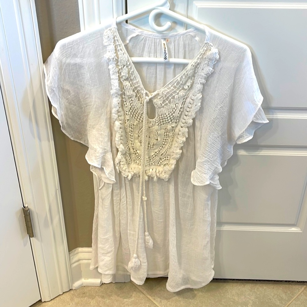 Super cute white knit top worn once